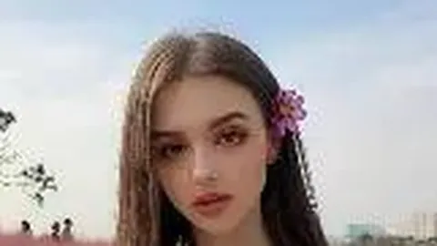 杨瀚森半场表现回暖：4分1板1助，媒体呼吁耐心等待